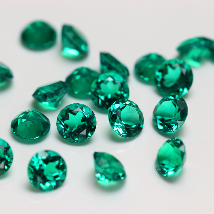 실험실에서 재배한 에메랄드 라운드 브릴리언트 컷 열수 보석