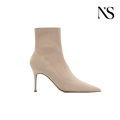Botas de salto agulha de camurça bege com bico fino