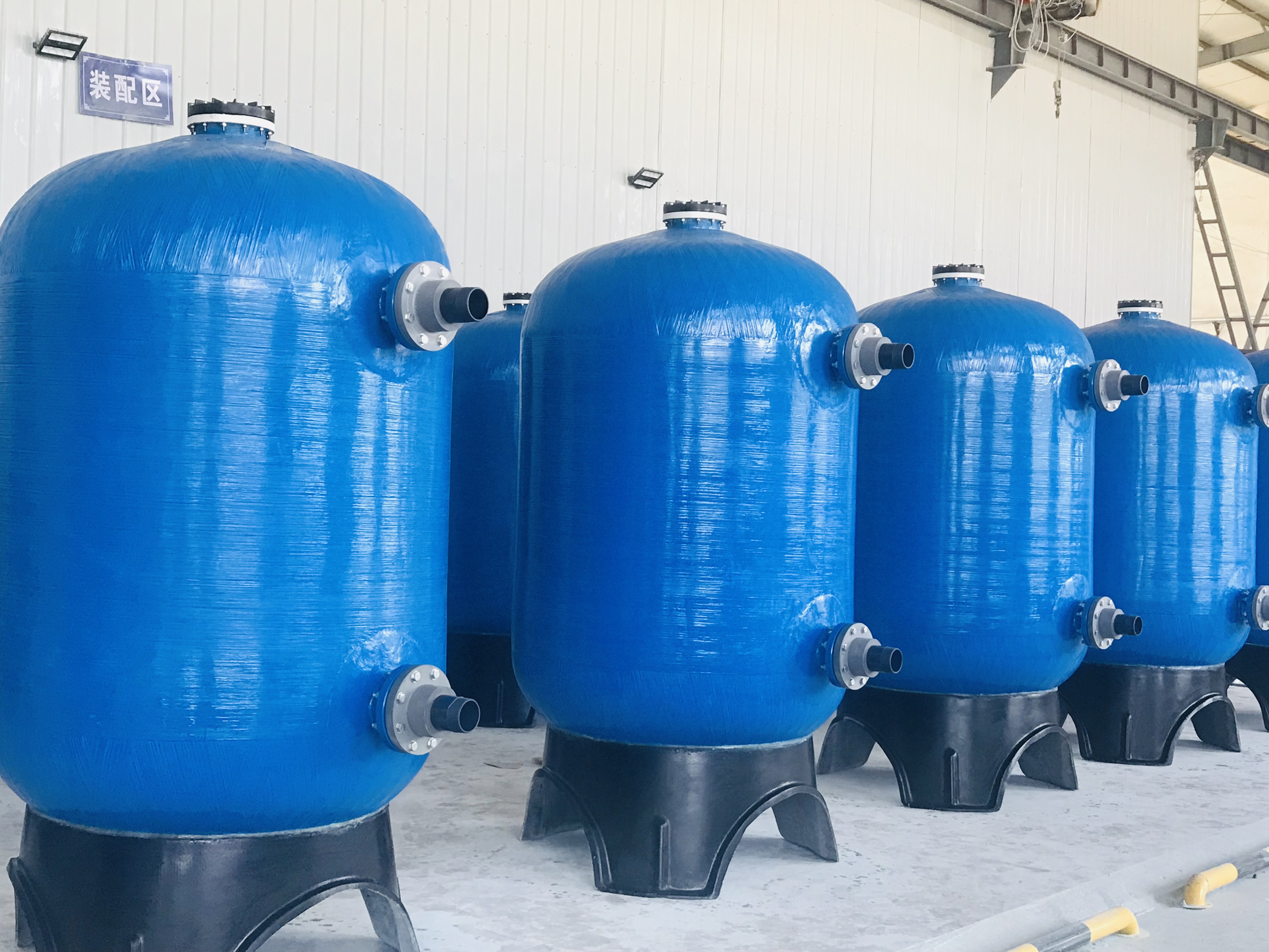 Upper loading/lower discharge port FRP tank