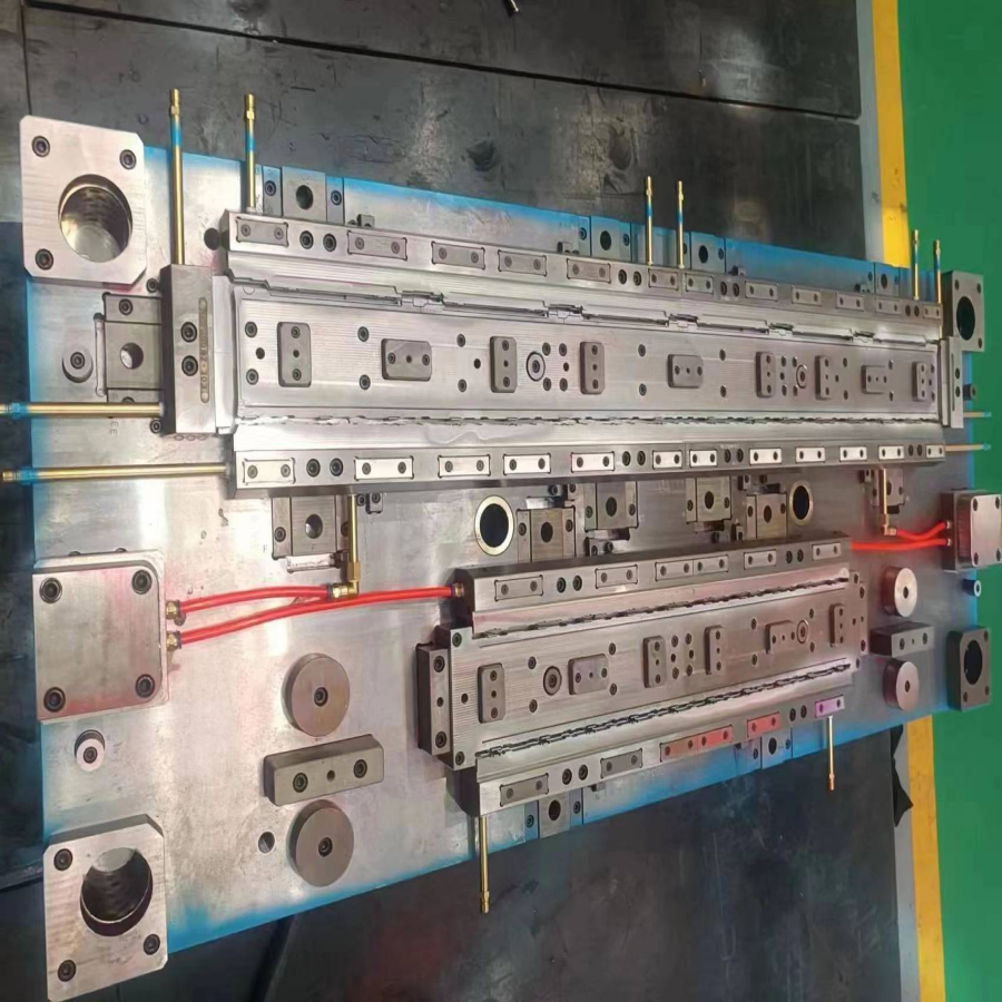 MCS136 BOE Bezel Moulding MCS136 BOE Bezel Moulding