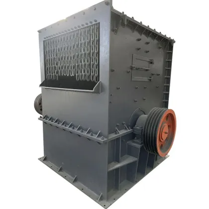 Multi-Function Box Hammer Crusher Machine with Diesel Engine, Rubble Master Crusher, Gearbox, and Unique Stone Chip Shape Design