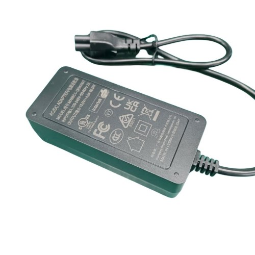 Universeller 60W Desktop AC -Leistungsadapter 15V 4A