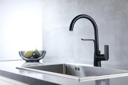 Brass construction Single Handle Kitchen Faucet