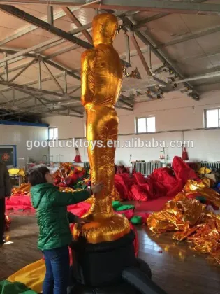 advertising giant inflatable The Oscar statuette
