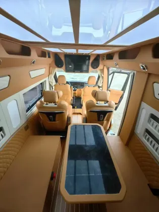 JMC Fushun Long-Axle High-Roof RV Search Engine