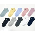 Simple fashion socks can be customized
