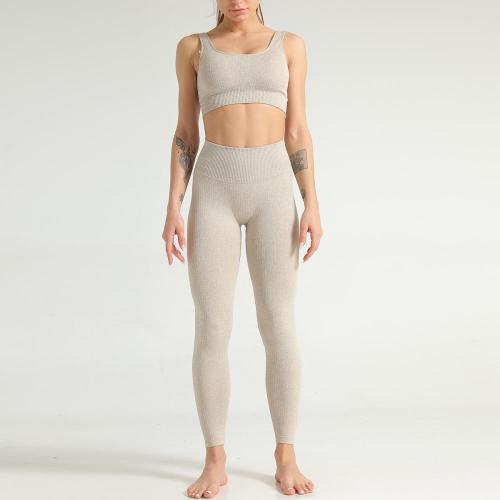 traje de traje de sujetador deportivo y pantalones de yoga