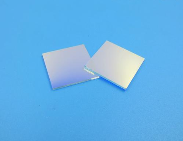 Verre de filtre passe-bande optique 365nm à transmission étroite de 92%