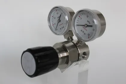 Low Pressure Regulator for Oxygen and Nitrogen in Chemical Labs