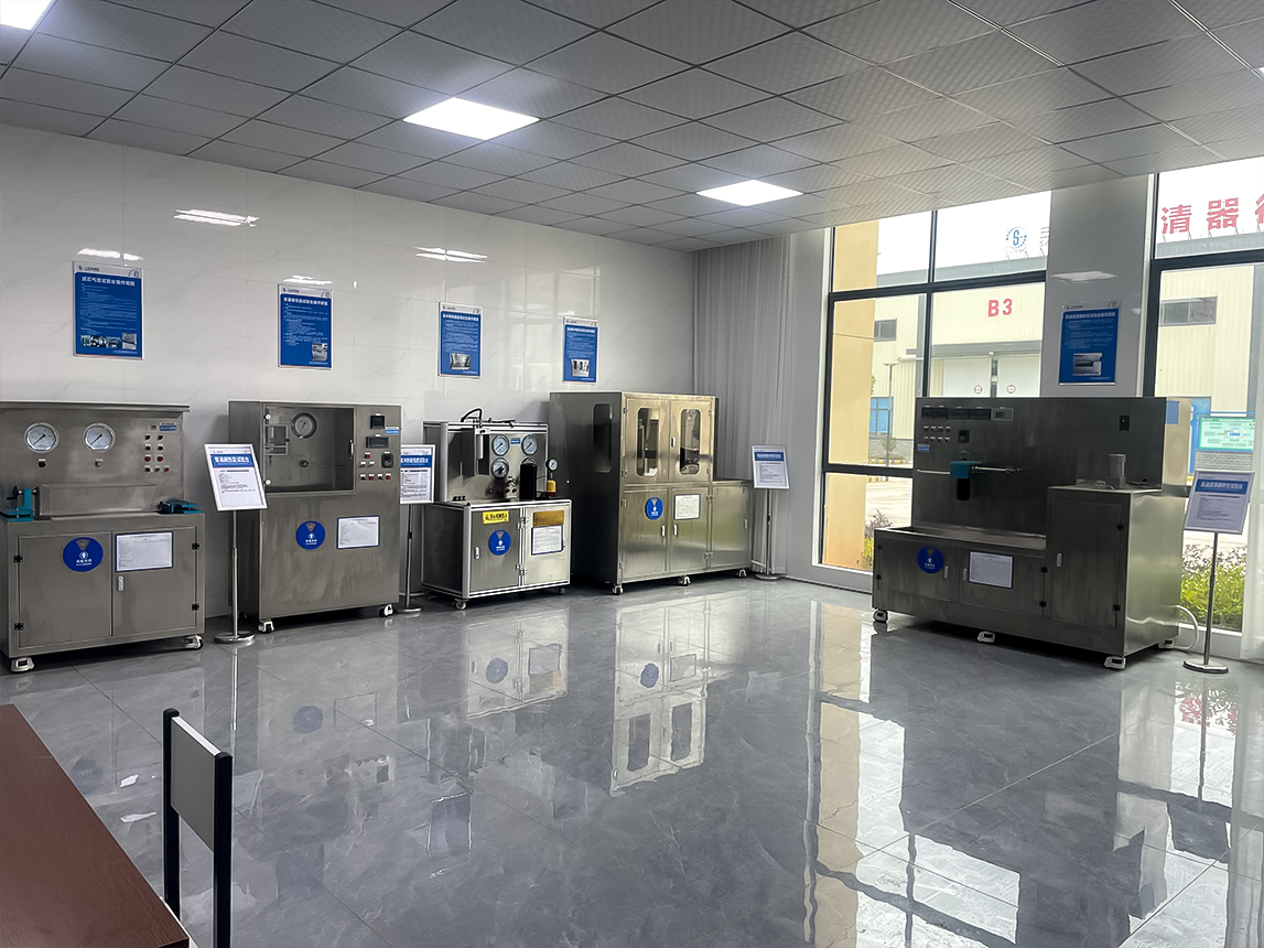 ورشة عمل باستخدام معدات CNC