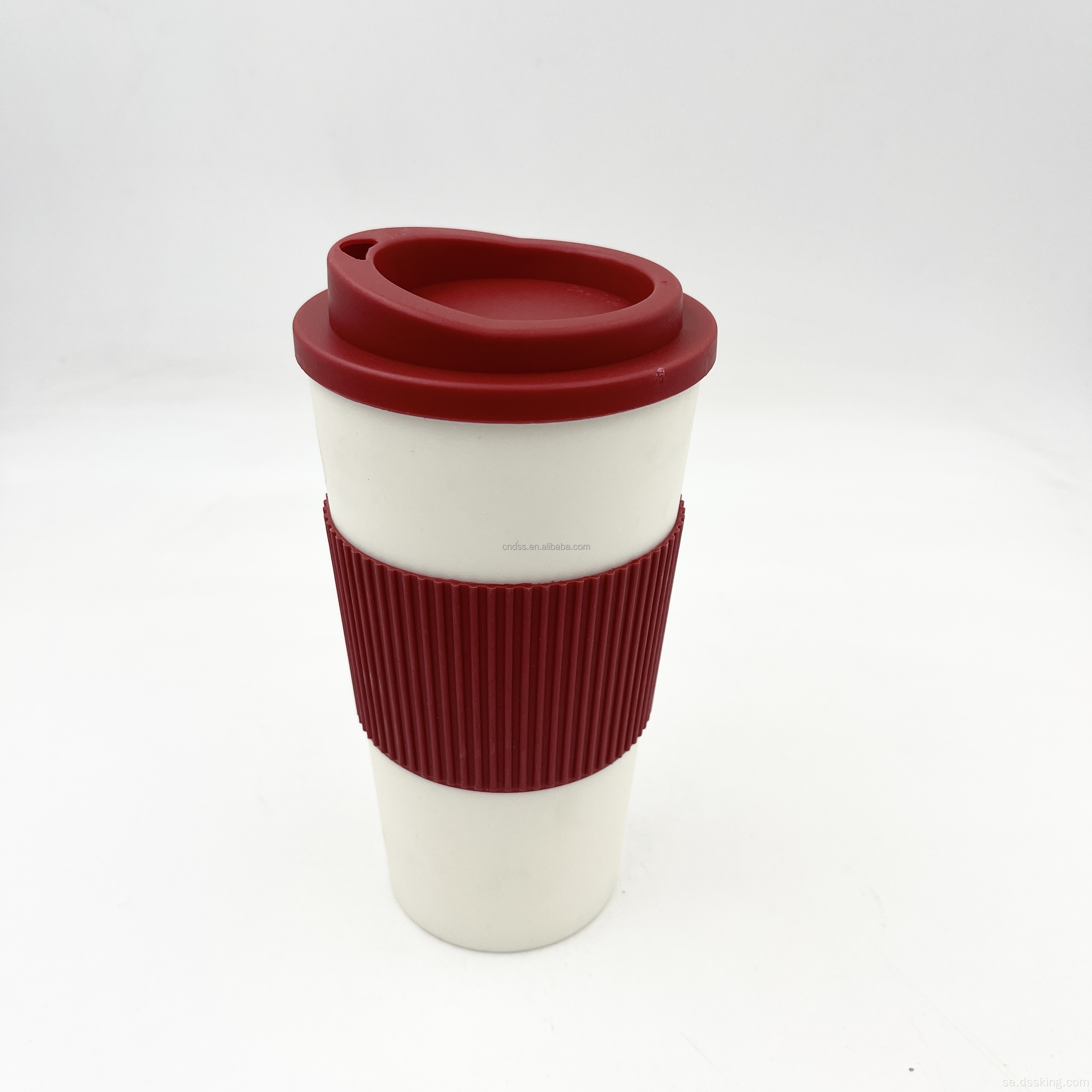 BPA gratis plast kaffekopp med ärm 16oz 500 ml plastkoppar Återanvändbar kaffekopp med lock