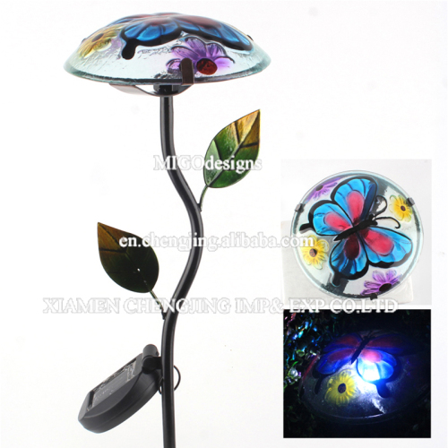 Light with Adorable Metal and Glass Mushroom Shaped Solar Garden Lighting