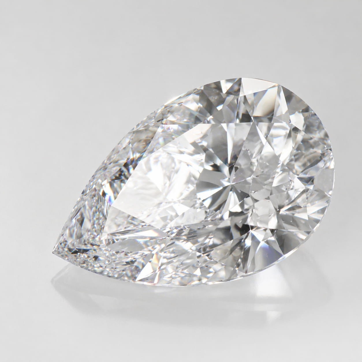 Detail close-up berlian peringatan pir