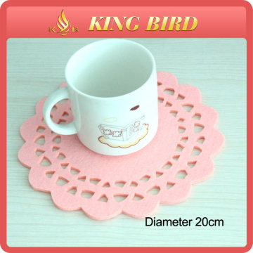 ROUNDED PINK FLOWER WOOL FALT CUP MAT