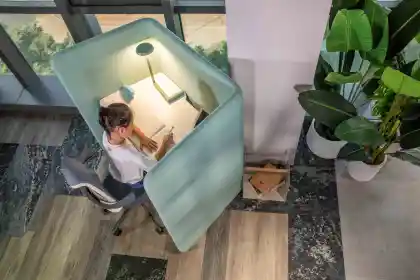 Modern High-End Office Furniture Privacy Meeting Sofa Pod with High Partition Back Fabric Sofa Set