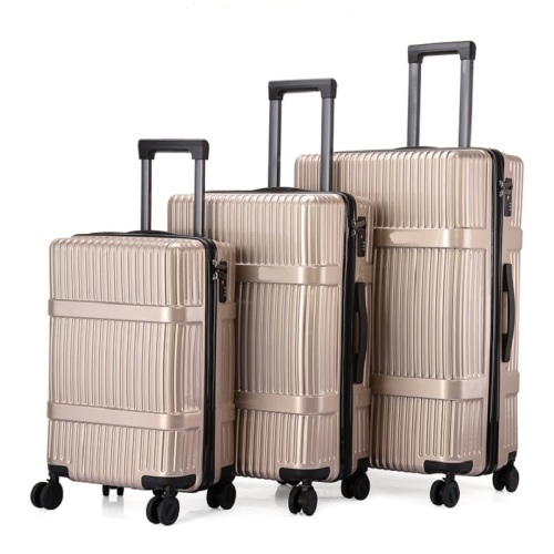 Travelers Choice Family outside different size luggage set