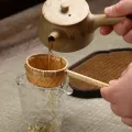 Filtro da tè in rattan fatto a mano con manico