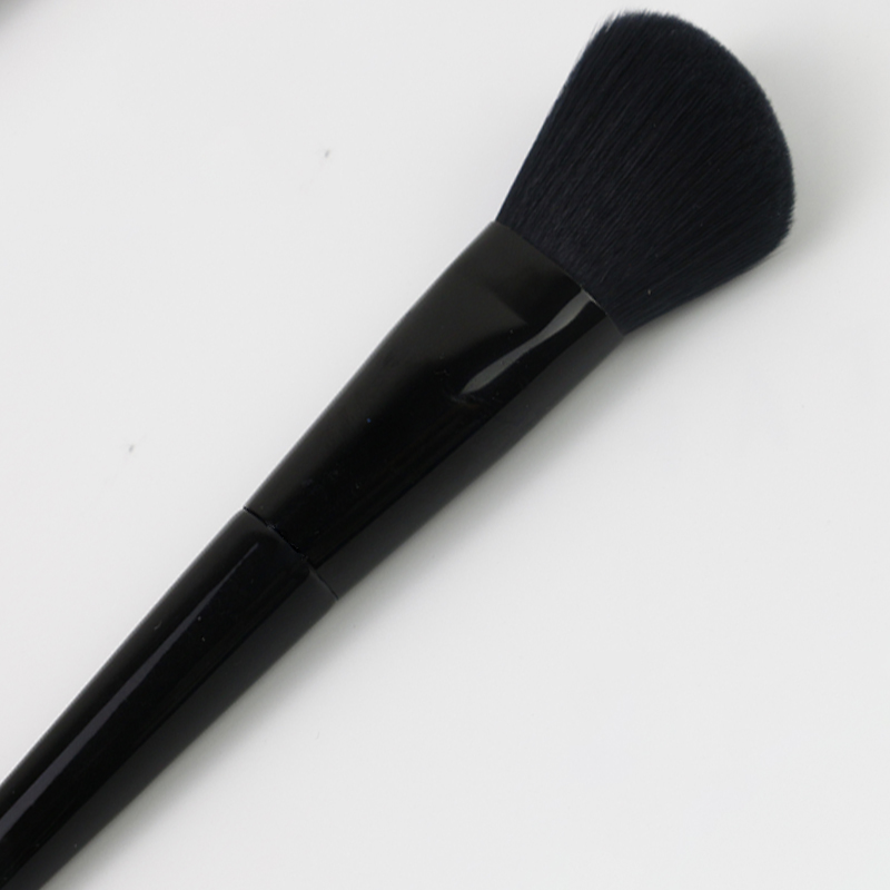 flat top contour makeup brush