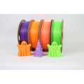 1,75 mm Glow dans un filament PLA foncé