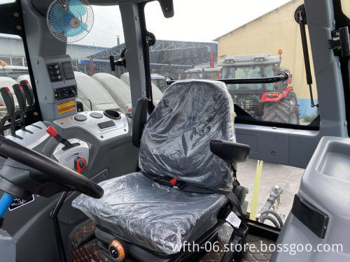 Big Discount China 150HP 4WD Farm Tractor with A/C Cabin