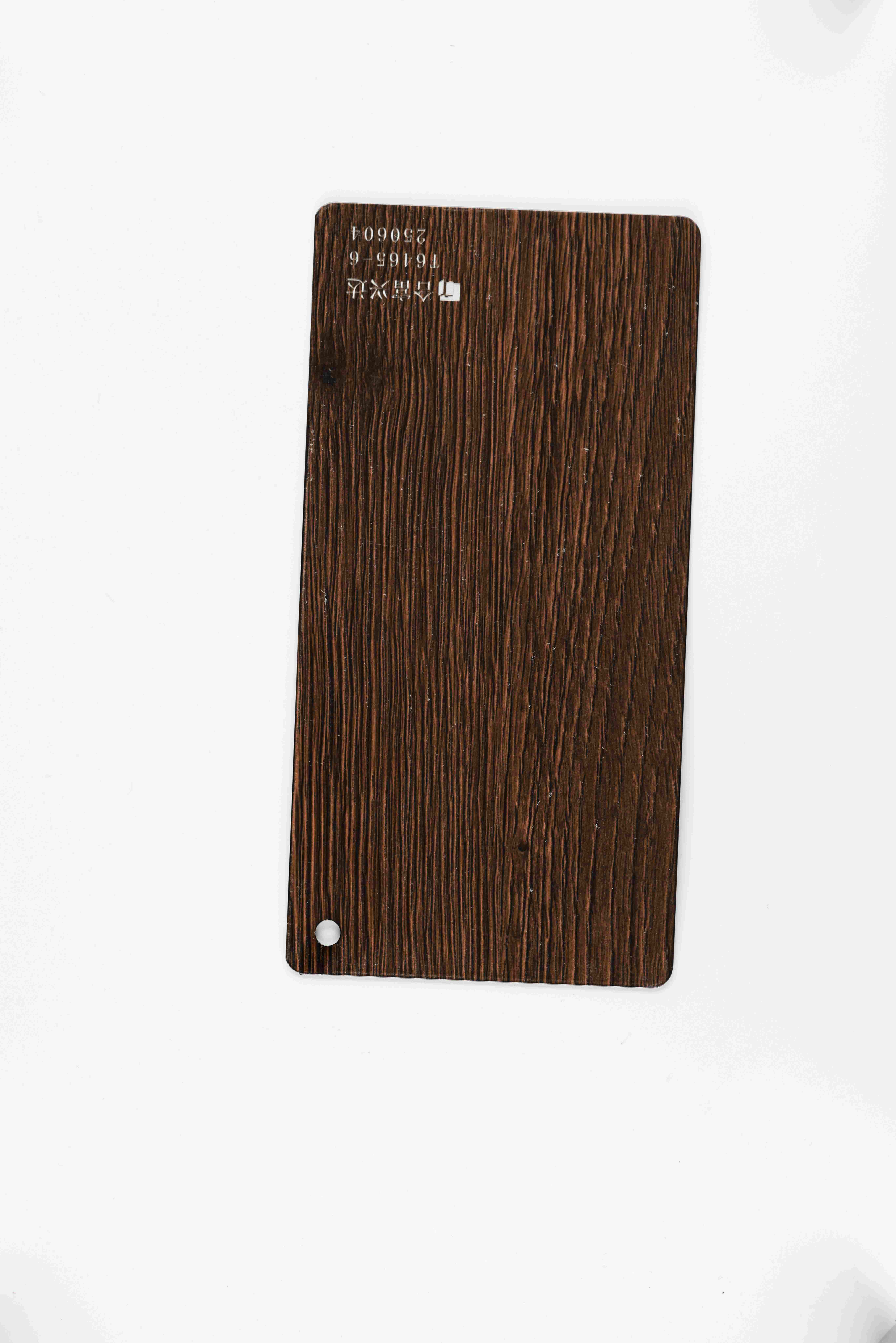 डीप वॉलनट टैक्टाइल वुड ग्रेन टेक्सचर T6465-6 का क्लोज़-अप