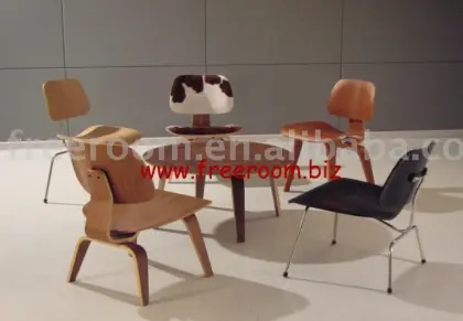 eames plywood table and chairs eames lounge chair barcelona chair le corbusier sofa