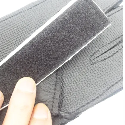 Goalkeeper gloves goalkeeper gloves soccer goalkeeper gloves soft PU slip does not hurt the hand strong protection