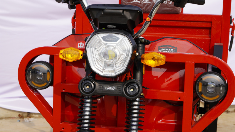 Electric Tricycle With 1.6-meter-high Rail Cargo Box