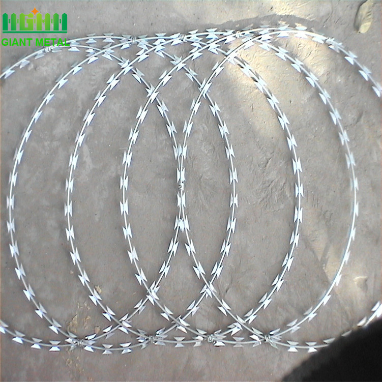 Hot-dipped Galvanized Razor Wire Roll  Mesh Fence