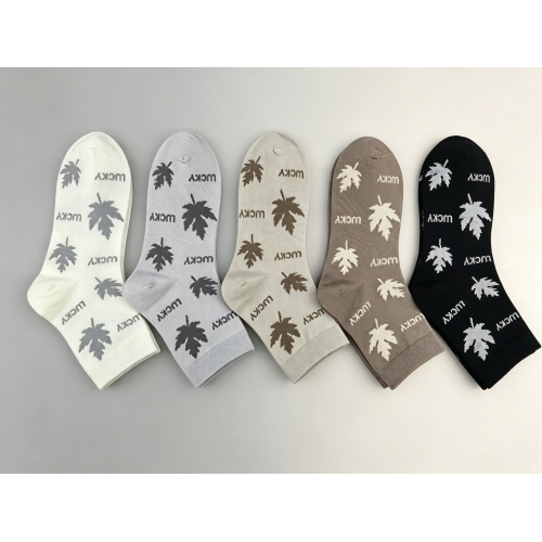 Носки до середины икры с надписью Maple Leaf Lucky Letter