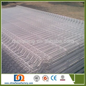 Garden Fence /Triangle Bend Fence/ galvanized welded wire mesh for fence panel