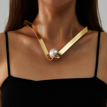 Gold Cuff Collar Necklace with Pearl: Simple Design Personality Clavicular Chain Alloy Women's Necklace
