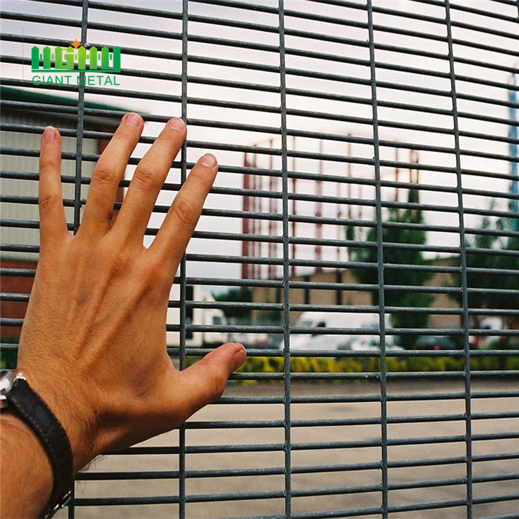 Double wire mesh panel