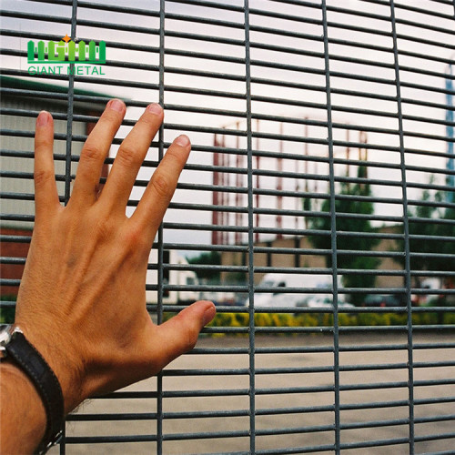 Panel wire mesh ganda