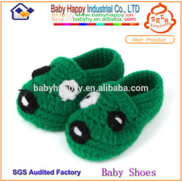 Green wool crochet pattern baby shoe