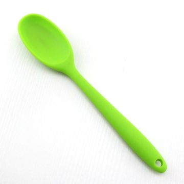 Cuchara sólida antiadherente de silicona de cocina de color verde