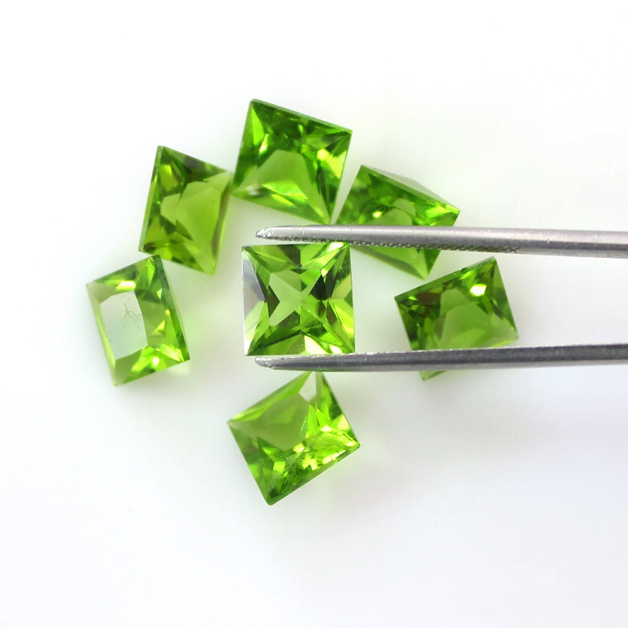Square Shape Cut peridot