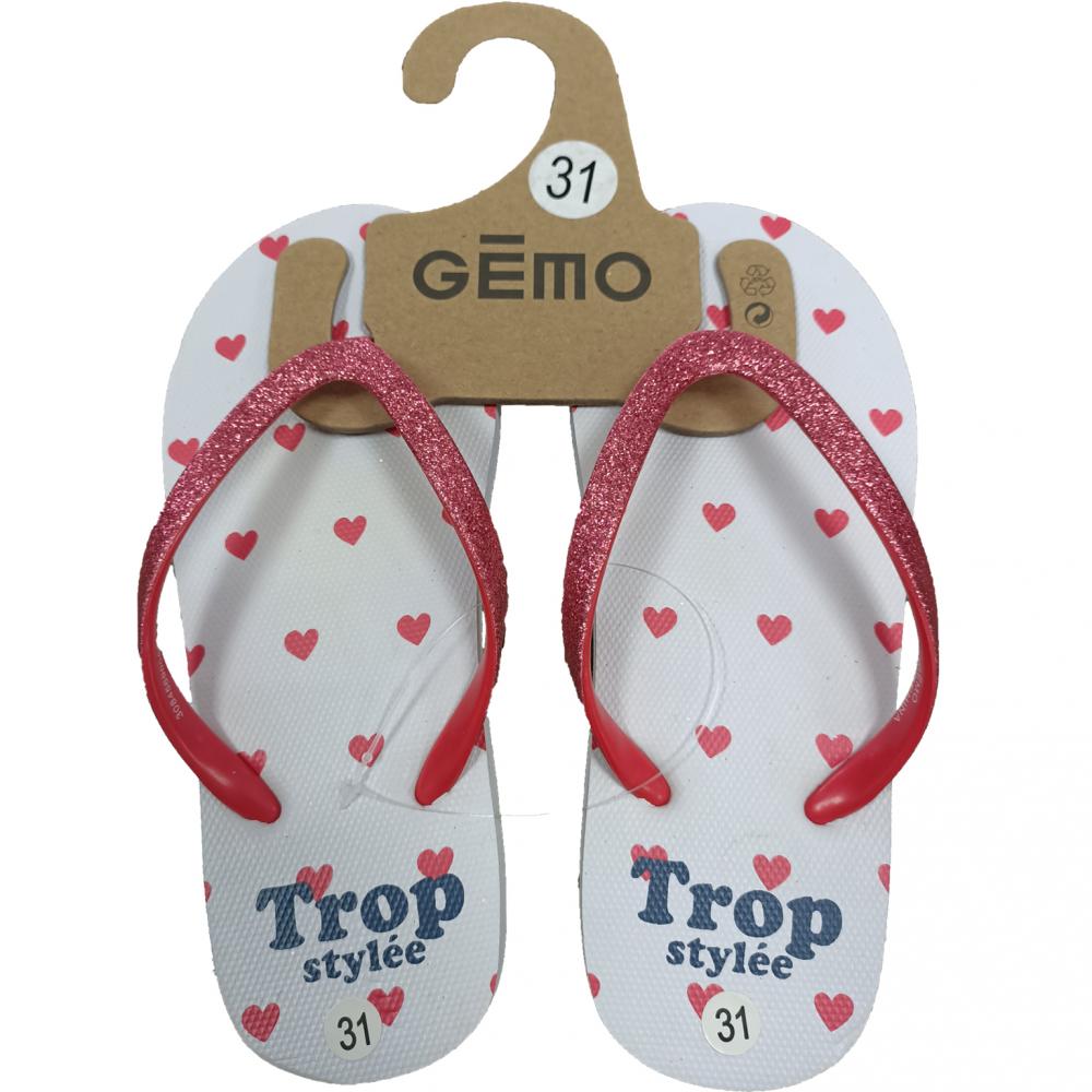 Flip Flops des Herzens gedrucktes Mädchen