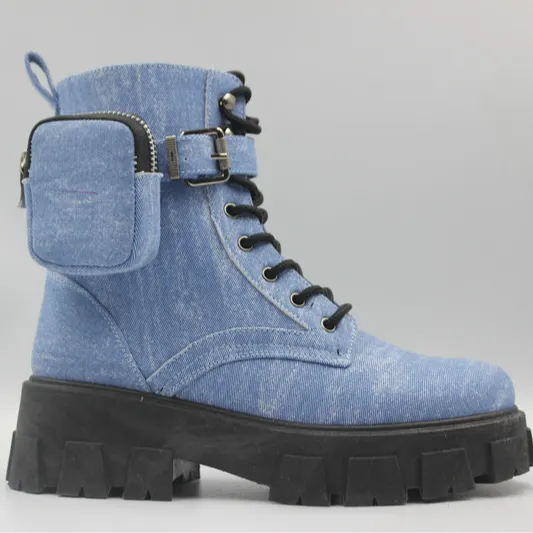 Women's Fashion Short Boots: Hot Sale Cher Boots with Zipper and Thick Sole