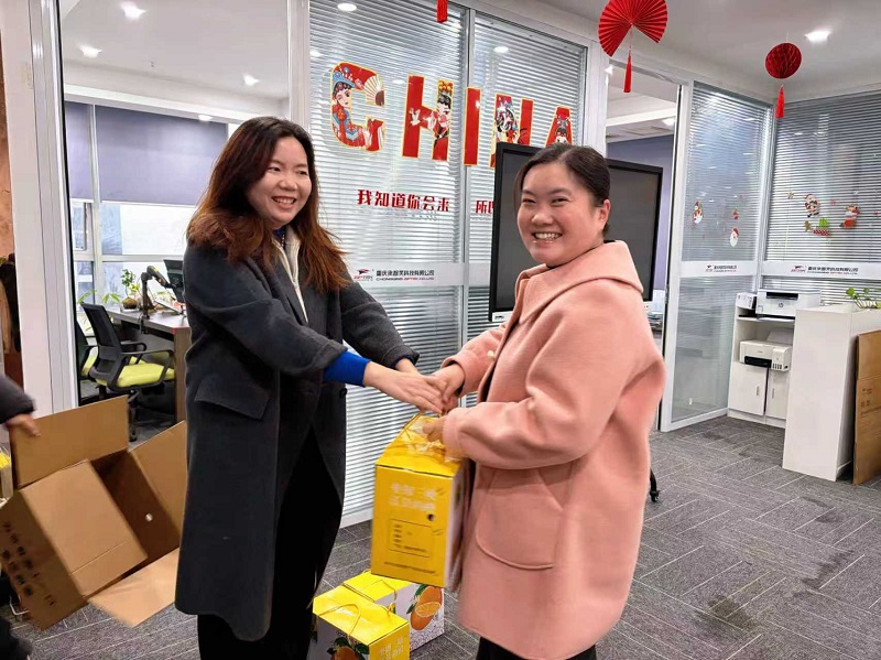 Overflowing with Love and Sweetness: Ziptek Chengzhihao General Manager Zhong Fengping Shares Hometown Specialty with Employees