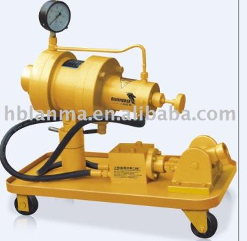 Hydraulic half shaft bushing installing and removing machine