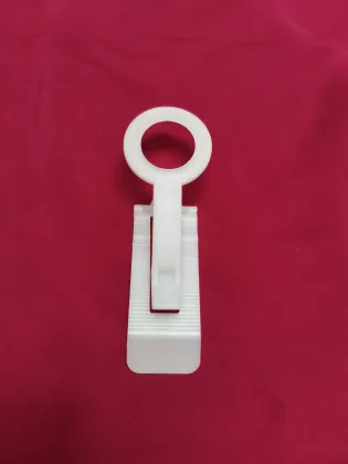 O Shape C9 Tuff Clip for Christmas Lights