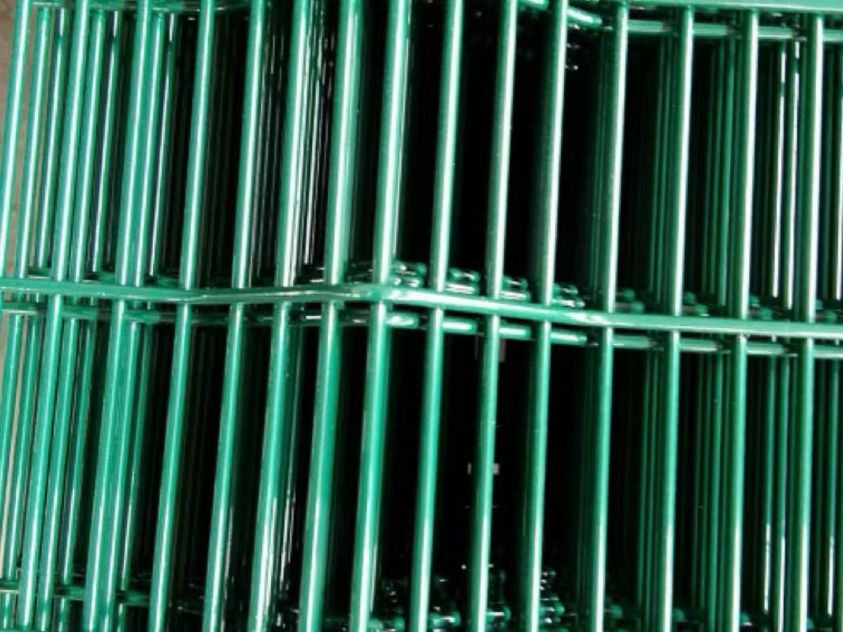 358 Apertura della rete di recinzione anti-scavalcamento e dettaglio del filo saldato - Gruppo ANJIA 358 anti-climb fence mesh opening and welded wire detail