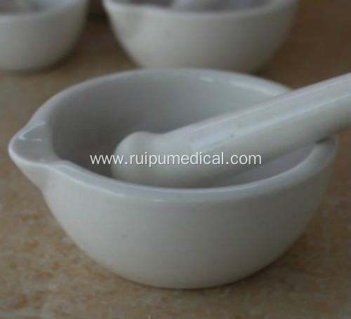 GLAZED PORCELAIN MORTAR AND PESTLE WITH POURING LIP