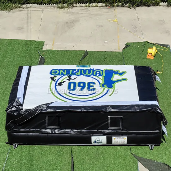 Free Fall Sport Game: Inflatable Airbag Landing Pad for Stunt Bike Jumps and Base Jumping