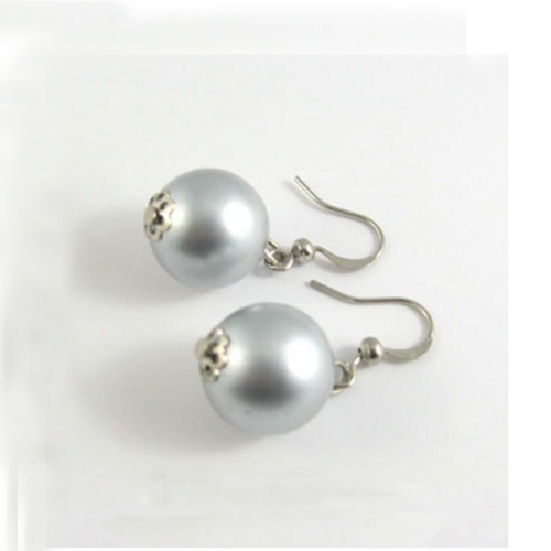 Boucles d&#39;oreilles en perle grise