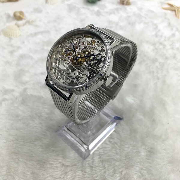 Skeleton designed mechanical watch