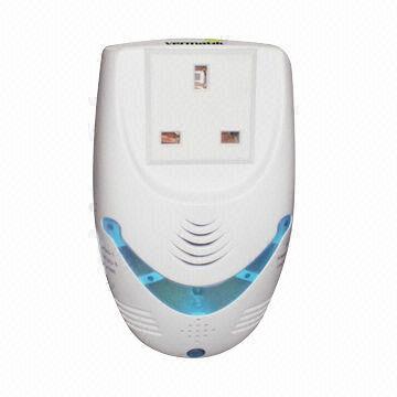 7-in-1 Ultrasonic Pest Repeller, Repels Rat, Cockroaches, Mosquitoes, Crickets, Moths and Ants