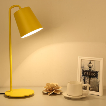 Modernes minimalistisches Schlafzimmer: Nordische LED -Tischlampe für Nachtständer