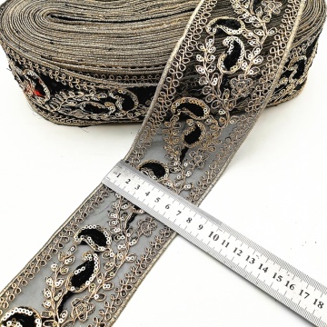 Robe de couture de broderie de ruban de paillettes de vêtements en dentelle